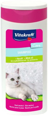 Vitakraft cat shampoo with mink oil, 250 ml.